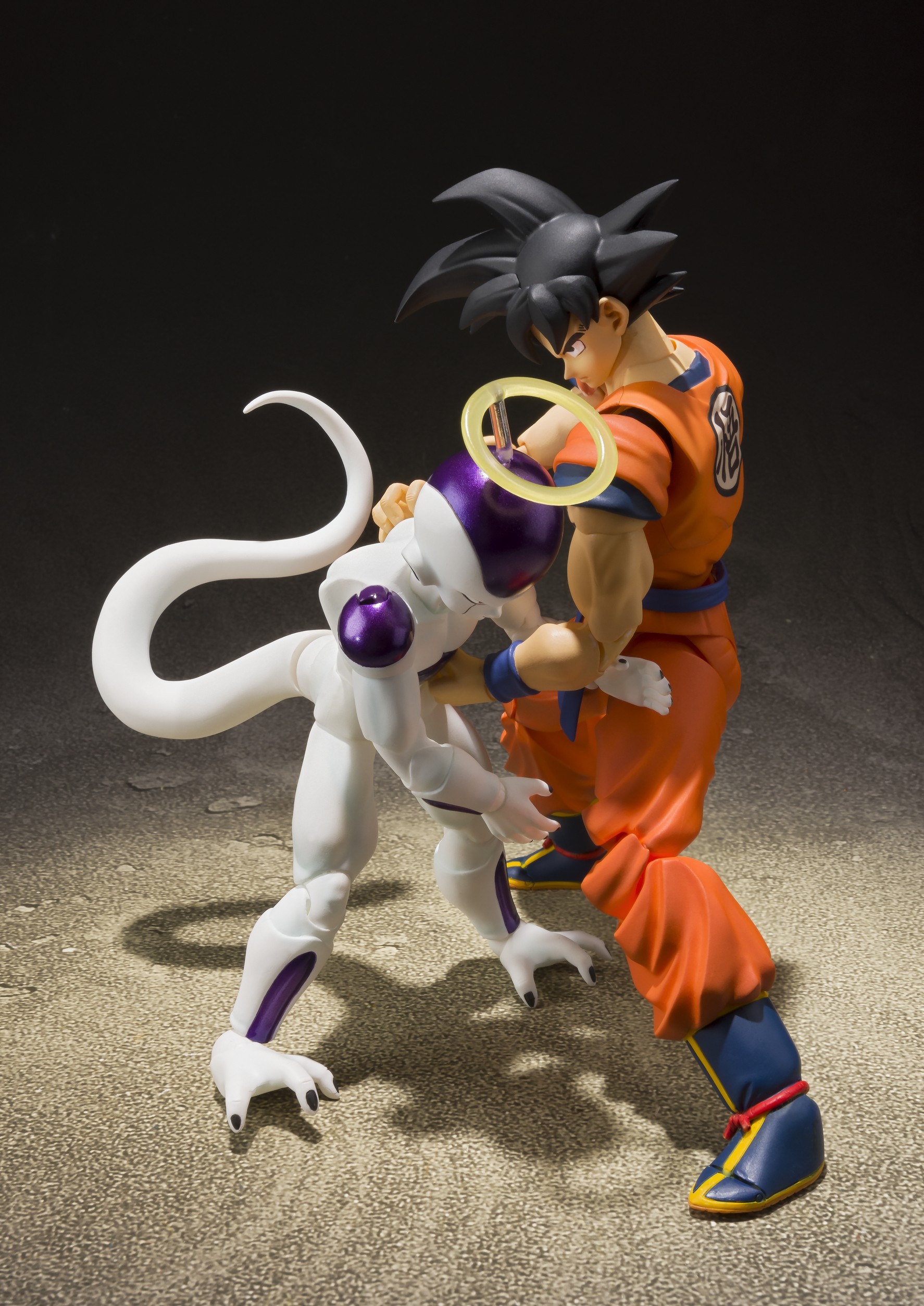 Dragon Ball Z S.H. Figuarts Action Figure - Son Goku (A ...